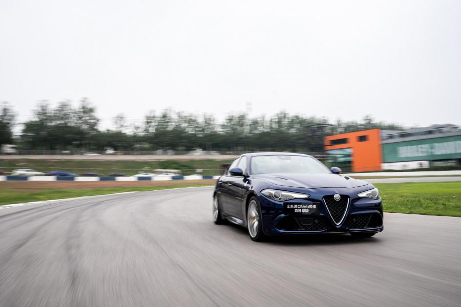  Alfa Romeo Giulia Quadrifoglio (952) 2017 года  (CN) (фото 2 из 12)
